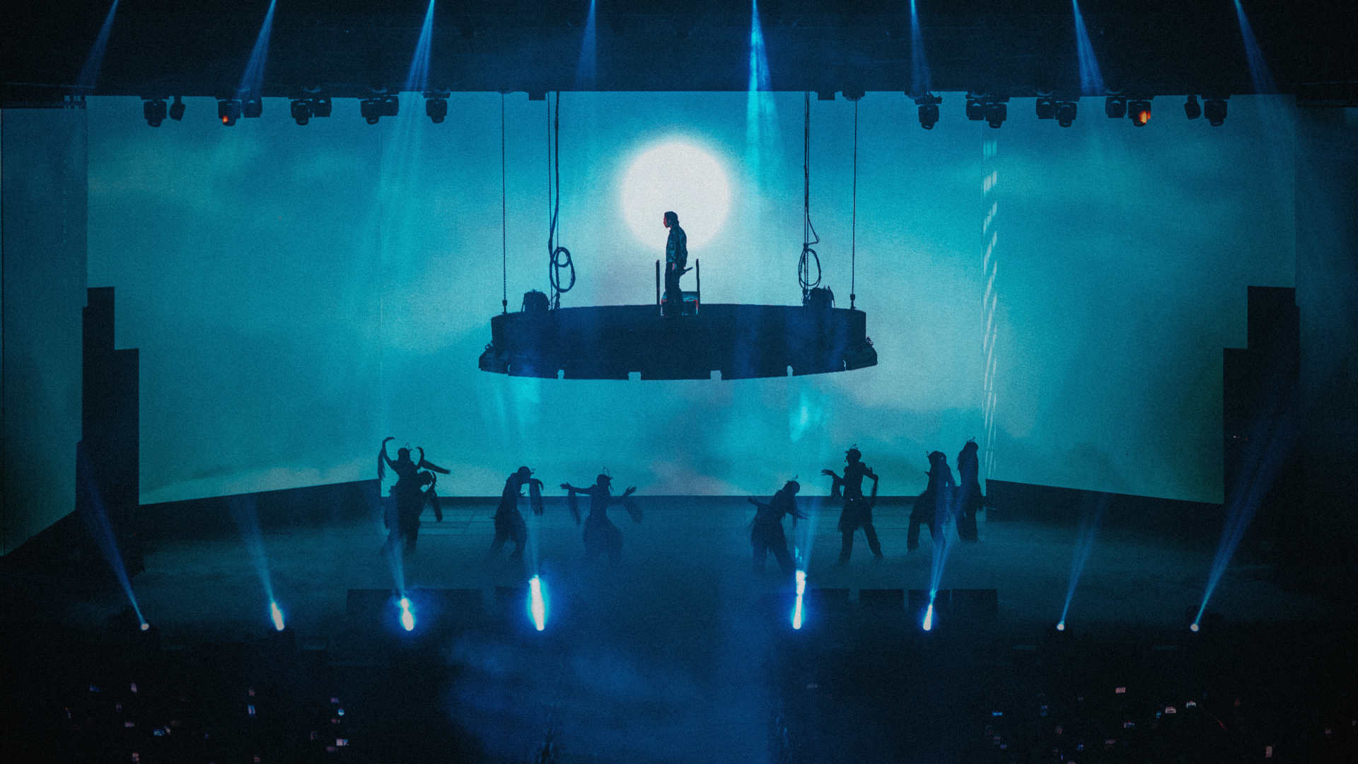 LIVE TOUR