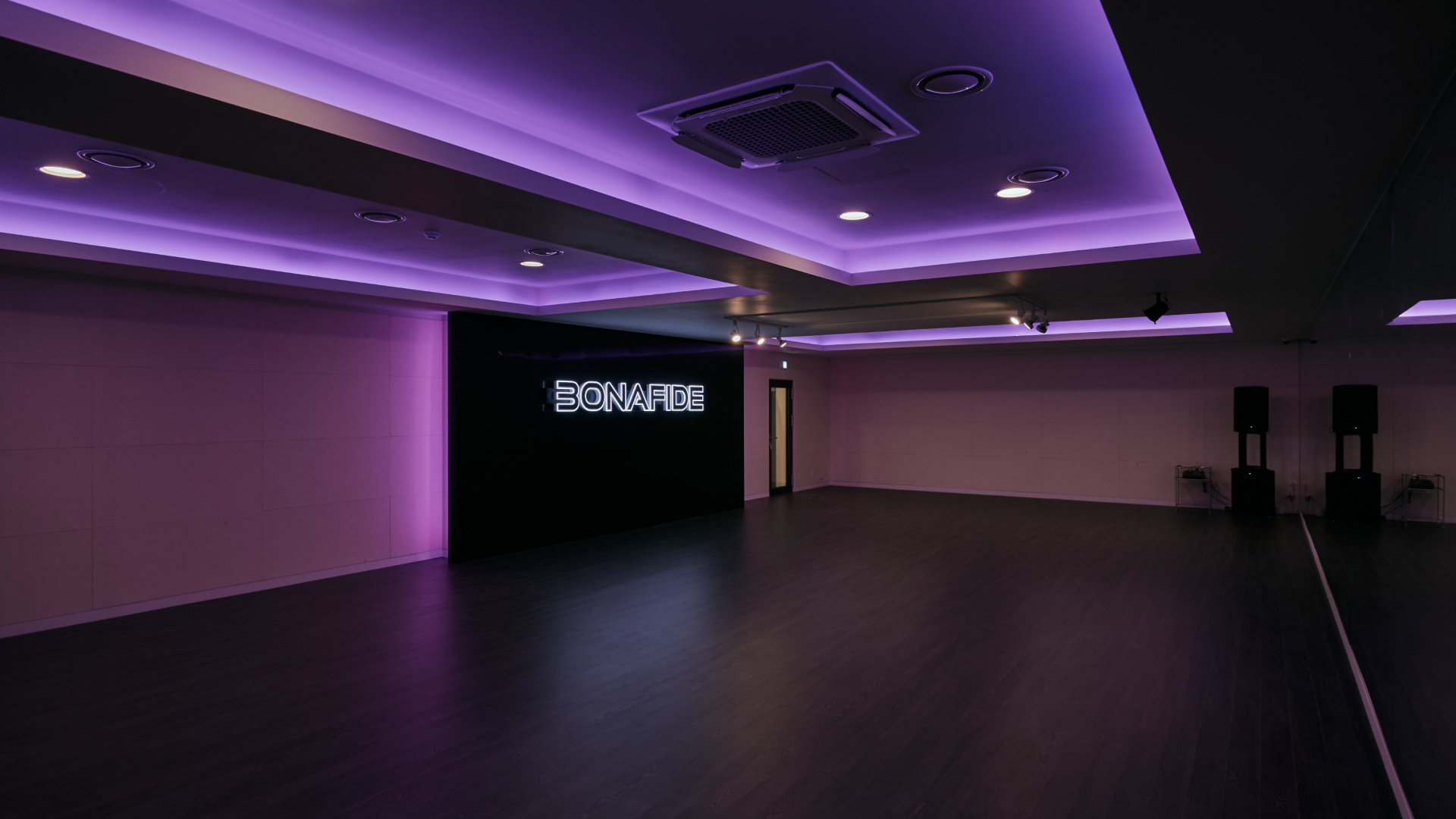 DANCE STUDIO